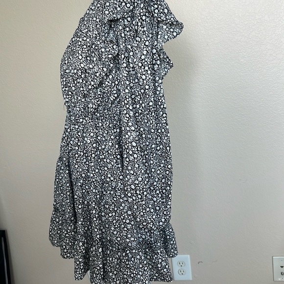 Floral Black and White Dress - Picture 7 of 8